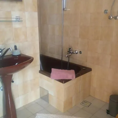 Katica, * Pisak