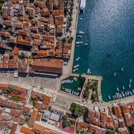 Sea View From The Center Of Hvar Gasthof